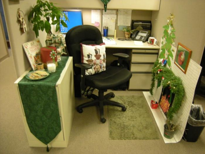 Office cubicle christmas decor ideas