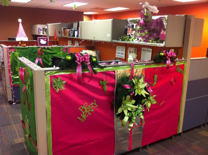 Office cubicle christmas decor ideas